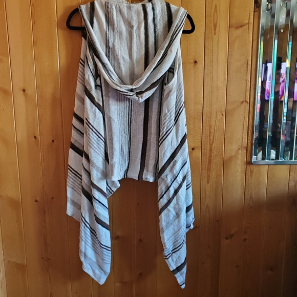 Relais sleeveless cardigan - Picture 2 of 3